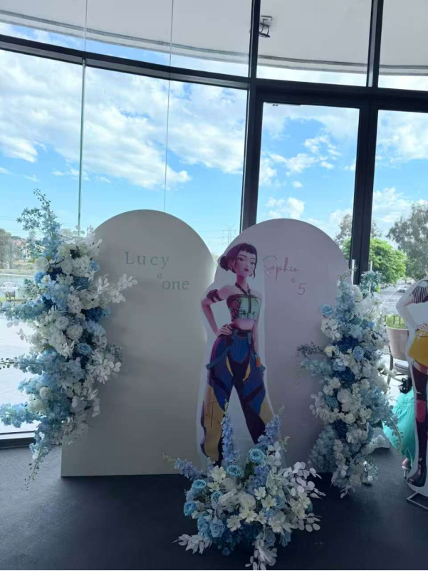 Double Panel Arch & Floral Styling Package